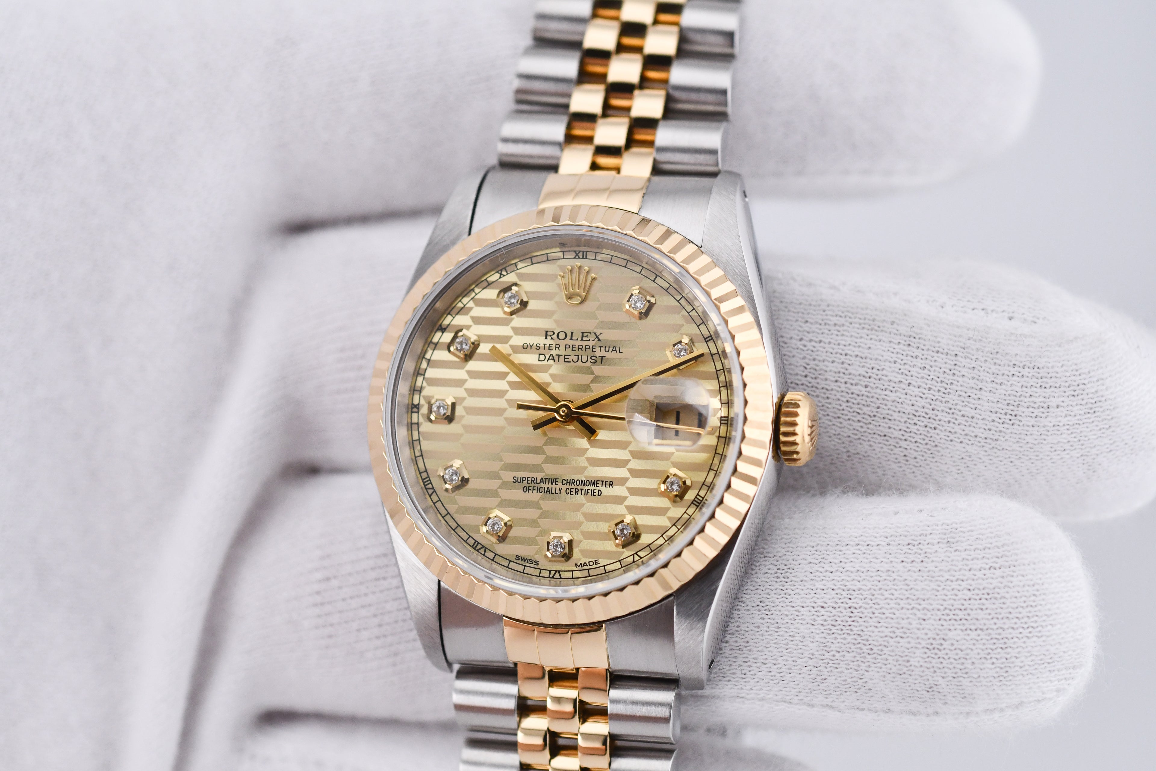 Rolex Datejust 36mm Ref 16233 Yellow Gold Bezel Champagne wave Dial